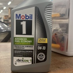 Mobil 1 Advanced Fuel Economy Full Synthetic Motor Oil 0W-30, 1US Quart 